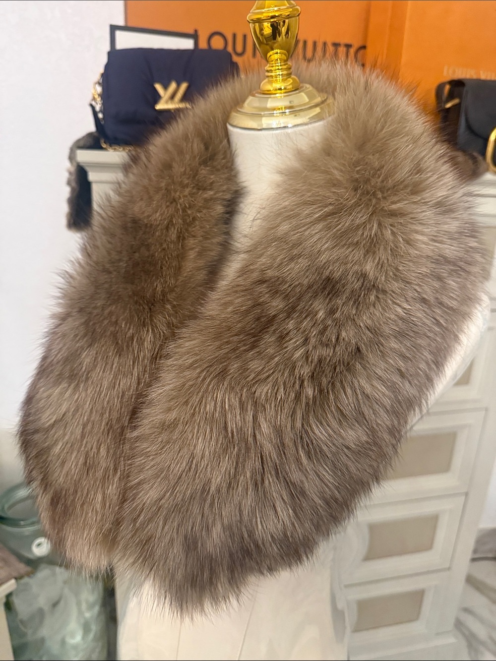 Saga fox fur scarf thick pelts